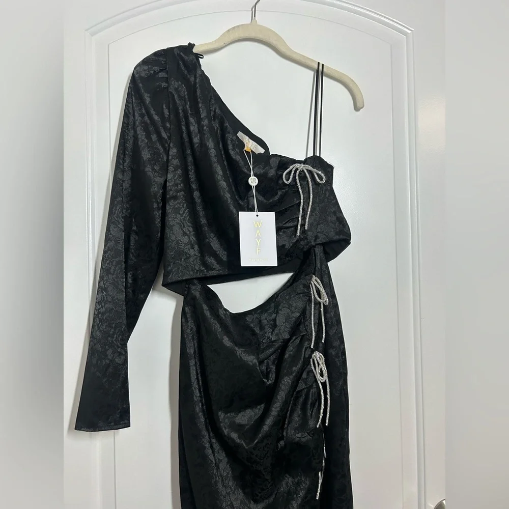 WAYF black floral pattern crystal bow satin midi dress size medium NWT chic 90s